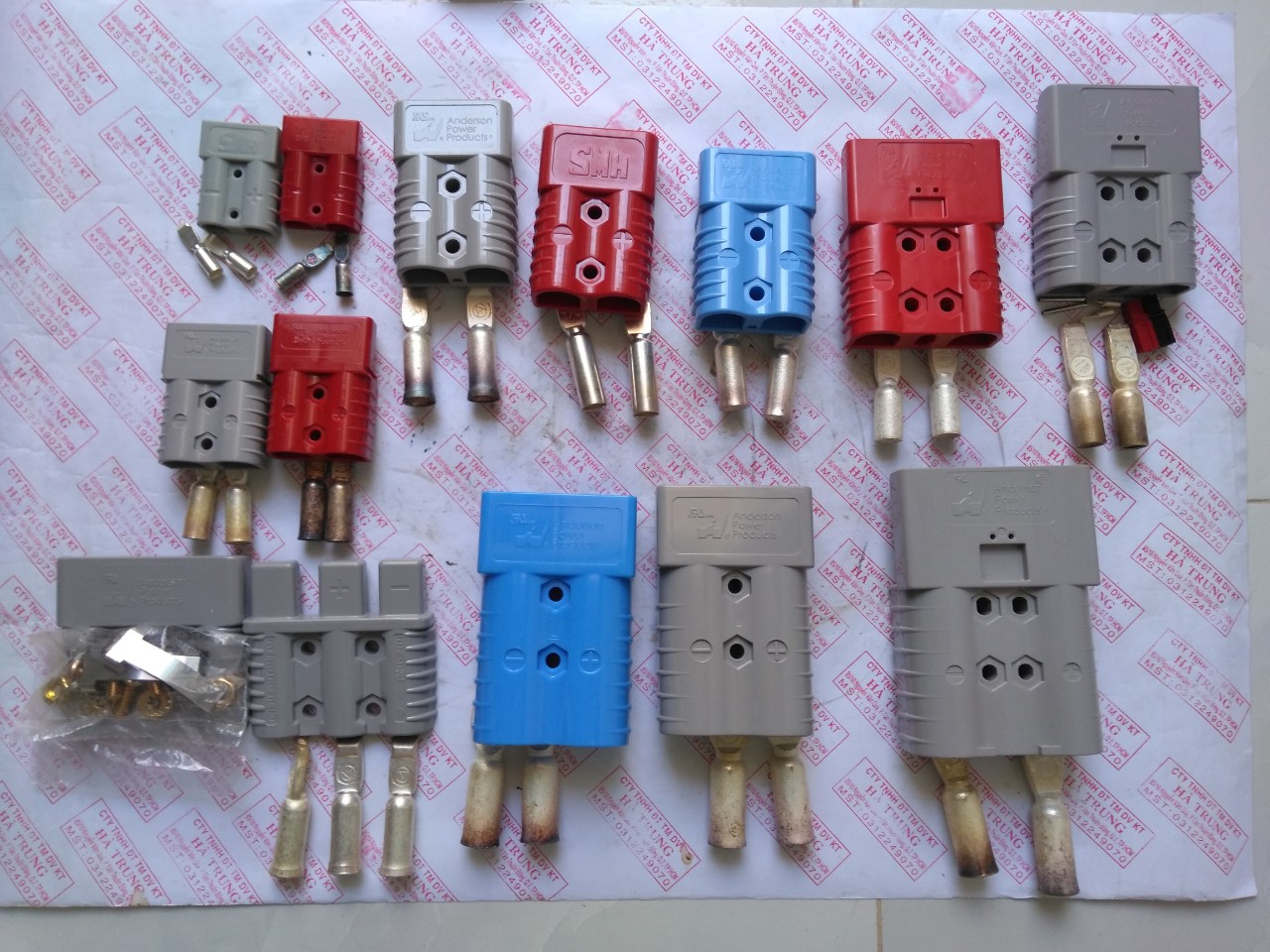 CONNECTOR (11)