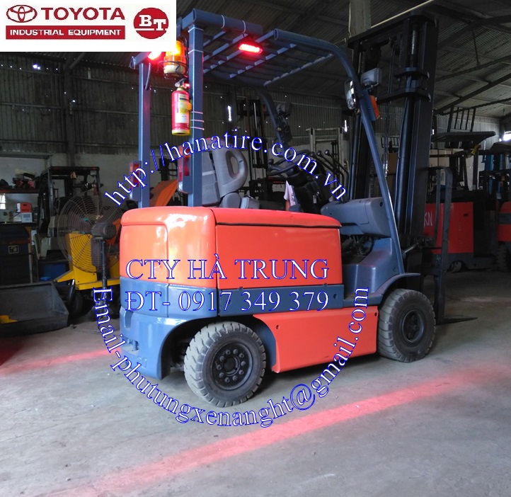 den chieu ke vach xe nang toyota