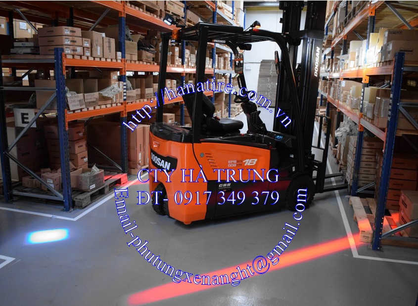 den chieu vach an toan xe nang doosan